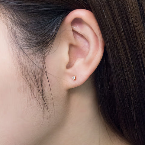 18K Solitaire Diamond Earrings